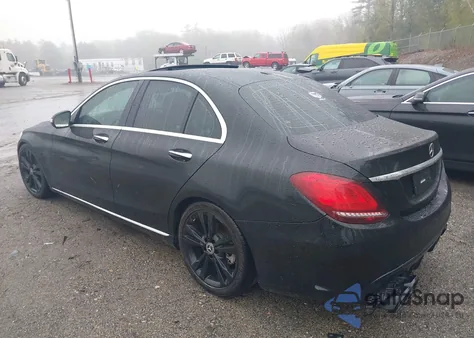 2019 Mercedes-Benz C 300 z USA, uszkodzony, nr VIN 55SWF8DB5KU307749